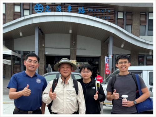 簡副署長於花蓮馬太鞍溪堰塞湖第一階段搜救復原結束於光復車站前與同仁合影留念