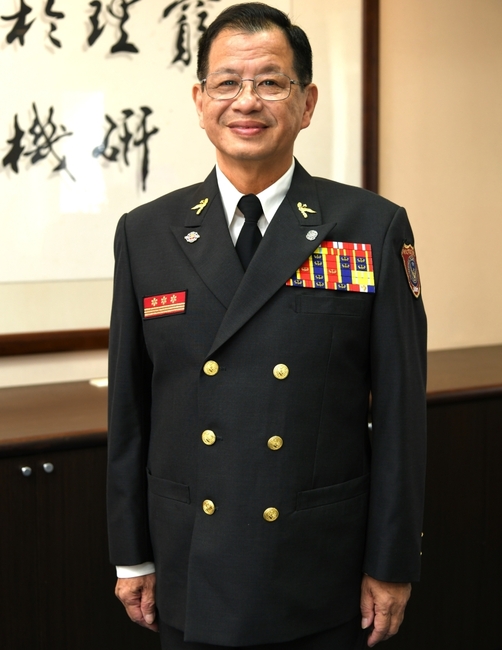 陳局長於辦公室一隅